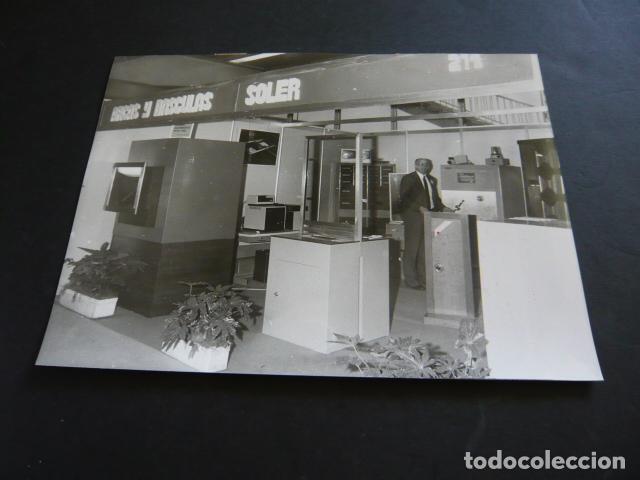 Fotografia antiga: MADRID SALON DE LA SEGURIDAD SICUR ANTIGUA FOTOGRAFIA ORIGINAL 24 X 18 CM