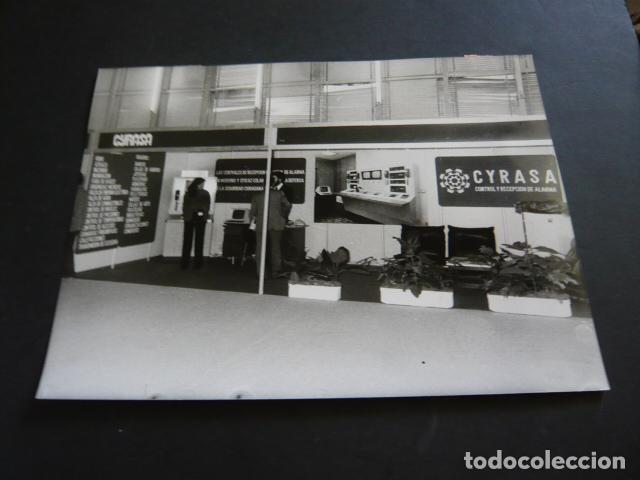 Alte Fotografie: MADRID SALON DE LA SEGURIDAD SICUR ANTIGUA FOTOGRAFIA ORIGINAL 24 X 18 CM