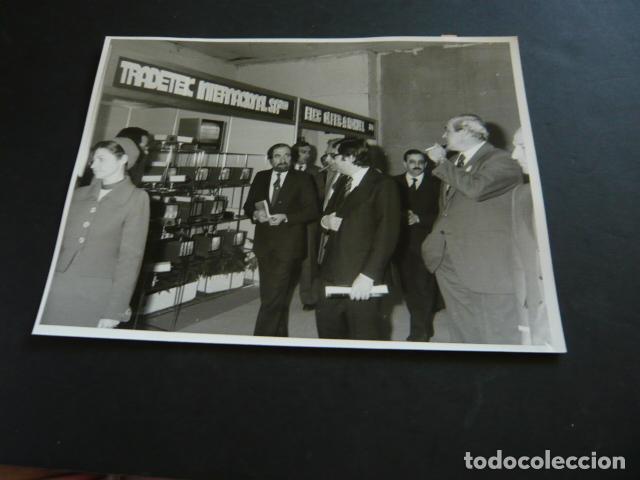 Fotografia antiga: MADRID SALON DE LA SEGURIDAD SICUR ANTIGUA FOTOGRAFIA ORIGINAL 24 X 18 CM