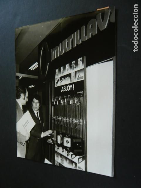 Fotografia antiga: MADRID SALON DE LA SEGURIDAD SICUR ANTIGUA FOTOGRAFIA ORIGINAL 24 X 18 CM