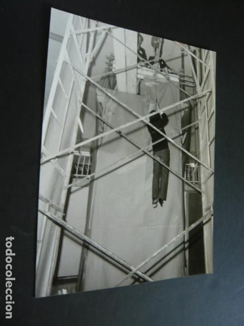 Alte Fotografie: MADRID SALON DE LA SEGURIDAD SICUR ANTIGUA FOTOGRAFIA ORIGINAL 24 X 18 CM