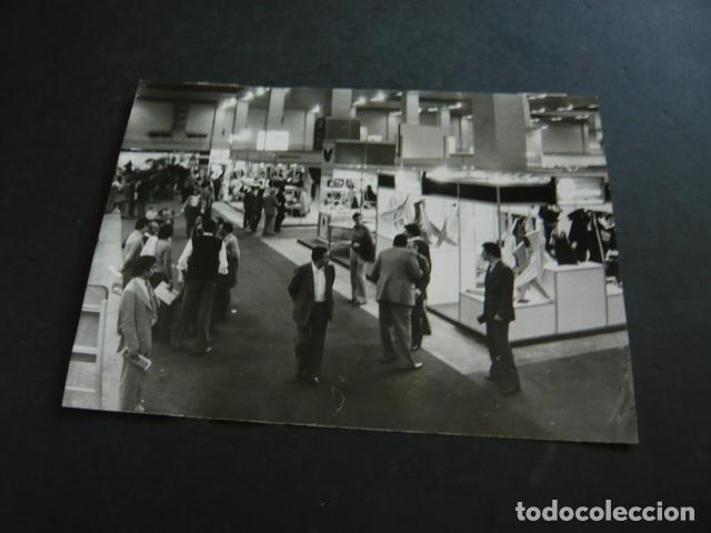 Alte Fotografie: BARCELONA FERIA DE MUESTRAS 1979 ANTIGUA FOTOGRAFIA ORIGINAL 12 X 18 CM