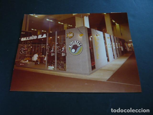 Alte Fotografie: BARCELONA EXPOSICION DEPORTE Y CAMPING ANTIGUA FOTOGRAFIA ORIGINAL 24 X 18 CM