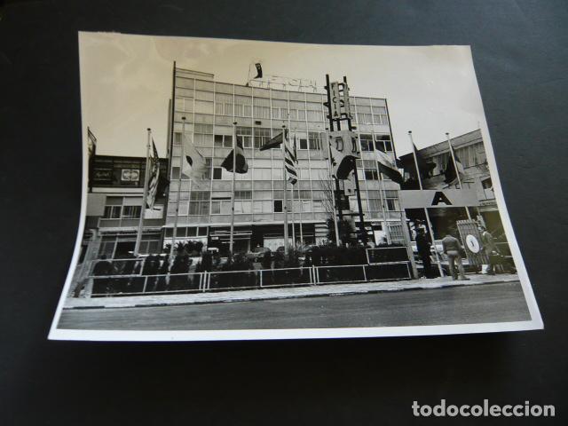 Alte Fotografie: ELDA ALICANTE FERIA INTERNACIONAL DEL CALZADO ANTIGUA FOTOGRAFIA ORIGINAL 18 X 24 CM