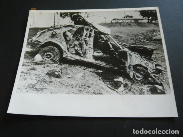 Antique Photography: ARMENTIA VITORIA MUERTE DOS POLICIAS POR ATENTADO ETA ANTIGUA FOTOGRAFIA ORIGINAL 21 X 26 CM