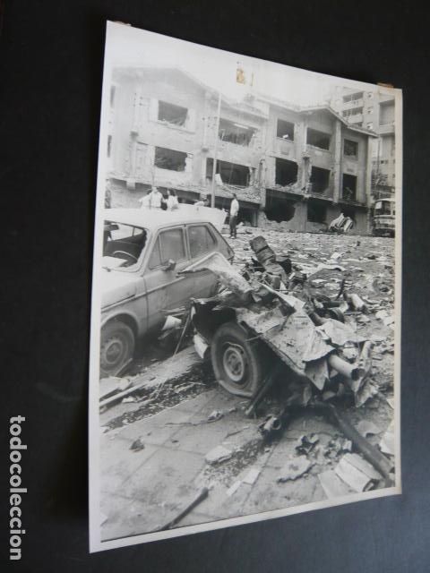 Fotografia antiga: EIBAR GUIPUZCOA ATENTADO ETA CUARTEL GUARDIA CIVIL ANTIGUA FOTOGRAFIA ORIGINAL 18 X 24 CM