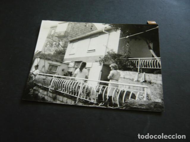 Antique Photography: VIGO UNA CASA CON MUJERES ANTIGUA FOTOGRAFIA ORIGINAL 13 X 17 CM
