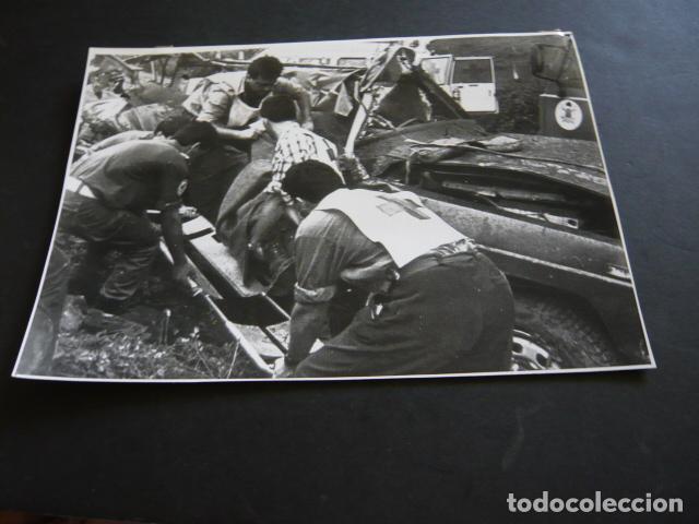 Photographie ancienne: O&Ntilde;ATE GUIPUZCOA ATENTADO TERRORISTA ETA FOTOGRAFIA ORIGINAL 18 X 24 CM