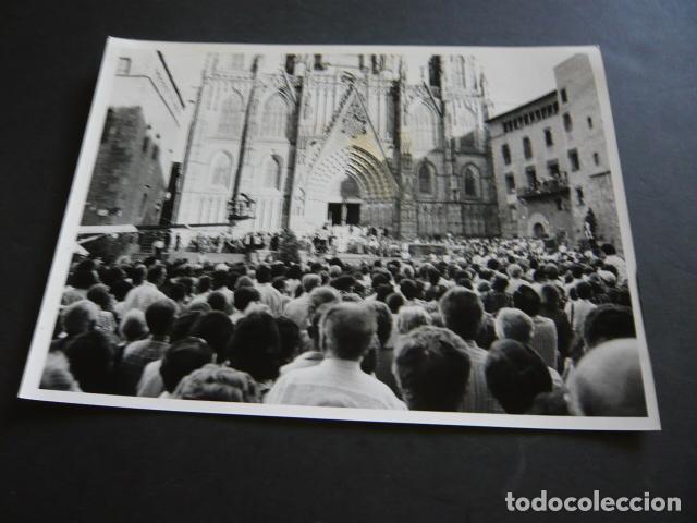 Antique Photography: BARCELONA FUNERAL ATENTADO TERRORISTA ETA HIPERCOR FOTOGRAFIA ORIGINAL 18 X 24 CM