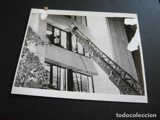 Antique Photography: BARCELONA ATENTADO EDIFICIO EROS DIAGONAL FOTOGRAFIA ORIGINAL 18 X 24 CM