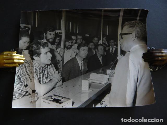 Photographie ancienne: MADRID SALON DE LA ELECTRIFICACION MAQUINAS DE AFEITAR BRAUN ANTIGUA FOTOGRAFIA ORIGINAL 18 X 24 CM