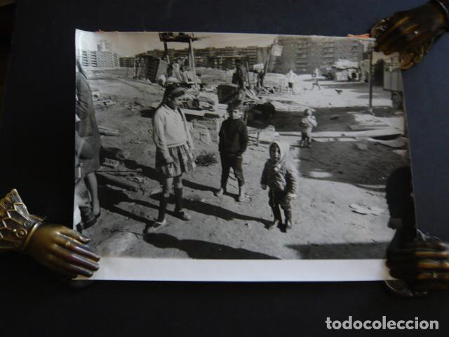 Alte Fotografie: MADRID CHABOLAS DE LOS QUINQUIS ANTIGUA FOTOGRAFIA ORIGINAL 18 X 24 CM