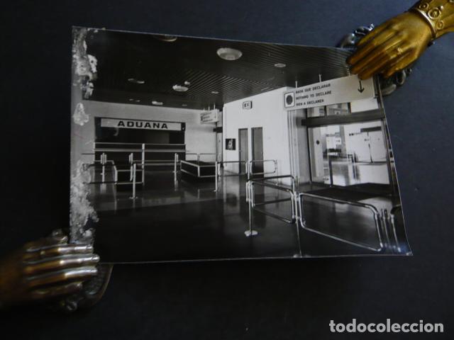 Fotografia antiga: MADRID AEROPUERTO DE BARAJAS ADUANA ANTIGUA FOTOGRAFIA ORIGINAL 18 X 12 CM