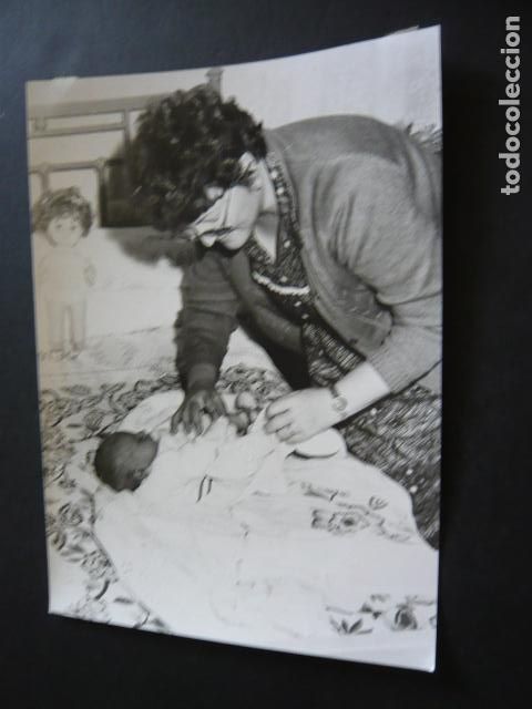 Fotografia antiga: VELEZ MALAGA NI&Ntilde;O ABANDONADO ANTIGUA FOTOGRAFIA ORIGINAL 18 X 24 CM