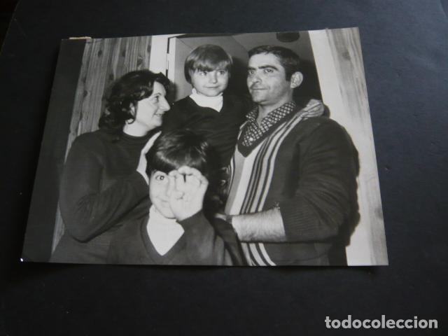 Alte Fotografie: ALCOBENDAS MADRID UNA FAMILIA ANTIGUA FOTOGRAFIA ORIGINAL 18 X 24 CM