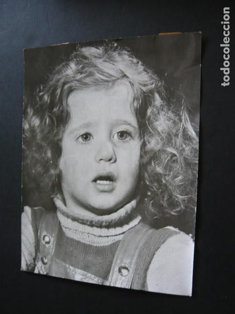 Alte Fotografie: BANYOLES GERONA UNA NI&Ntilde;A ANTIGUA FOTOGRAFIA ORIGINAL 18 X 24 CM