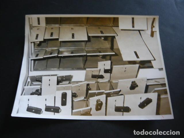 Fotografia antiga: MARBELLA MALAGA ROBO BANCO DE ANDALUCIA ANTIGUA FOTOGRAFIA ORIGINAL 18 X 24 CM