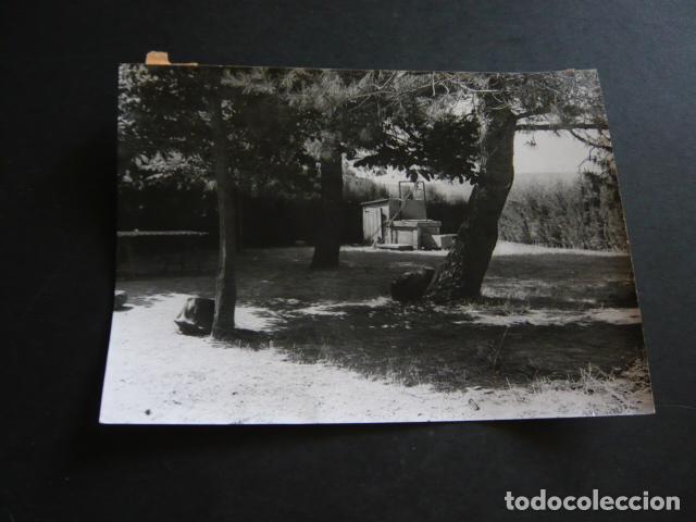 Fotografia antica: BEGAS BARCELONA DETALLE DE UNA FINCA ANTIGUA FOTOGRAFIA ORIGINAL 18 X 12 CM