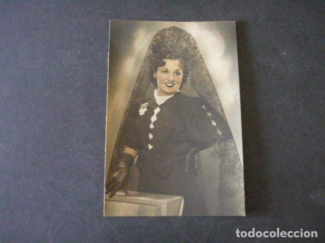 Fotografia antica: MUJER CON MANTILLA ANTIGUA FOTOGRAFIA ILUMINADA 11 X 17 CM