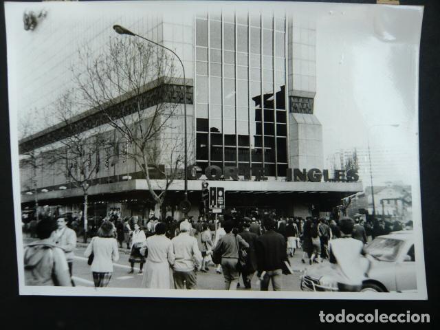 Alte Fotografie: MADRID HUELGA GRANDES ALMACENES EL CORTE INGLES ANTIGUA FOTOGRAFIA ORIGINAL 13 X 18 CM