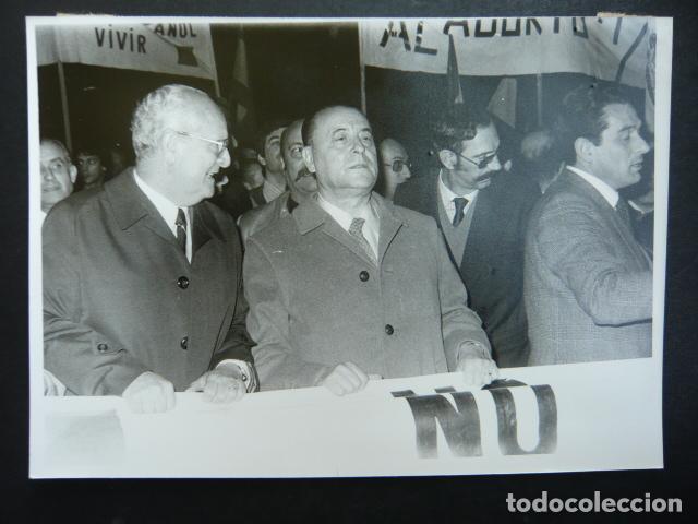 Fotografia antiga: MADRID MANIFESTACION ANTI ABORTO BLAS PI&Ntilde;AR ANTIGUA FOTOGRAFIA ORIGINAL 13 X 18 CM