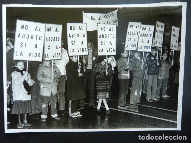 Photographie ancienne: MADRID MANIFESTACION ANTI ABORTO BLAS PI&Ntilde;AR ANTIGUA FOTOGRAFIA ORIGINAL 13 X 18 CM