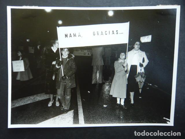 Alte Fotografie: MADRID MANIFESTACION ANTI ABORTO BLAS PI&Ntilde;AR ANTIGUA FOTOGRAFIA ORIGINAL 13 X 18 CM