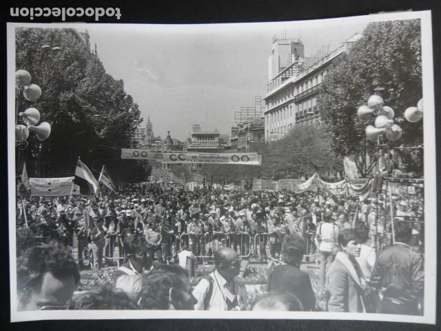 Photographie ancienne: MADRID MANIFESTACION 1&ordf; DE MAYO ANTIGUA FOTOGRAFIA ORIGINAL 13 X 18 CM