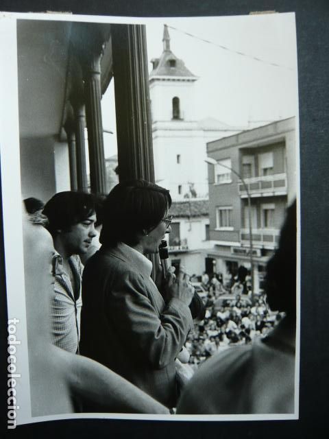 Fotografia antiga: FUENLABRADA MADRID MANIFESTACION PARA MAS COLEGIOS ANTIGUA FOTOGRAFIA ORIGINAL 13 X 18 CM