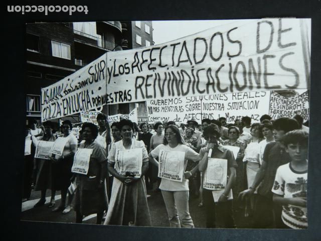 Fotografia antiga: MADRID MANIFESTACION AFECTADOS COLZA ANTIGUA FOTOGRAFIA ORIGINAL 13 X 18 CM