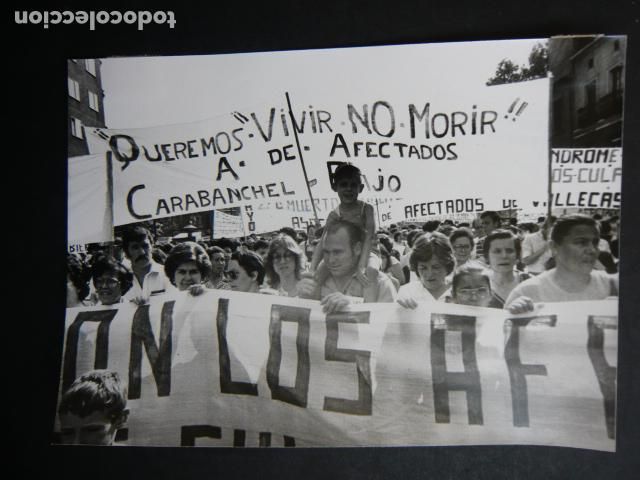Fotografia antiga: MADRID MANIFESTACION AFECTADOS COLZA ANTIGUA FOTOGRAFIA ORIGINAL 13 X 18 CM