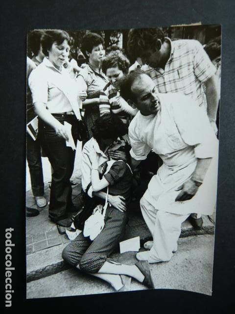 Fotograf&iacute;a antigua: MADRID MANIFESTACION AFECTADOS COLZA ANTIGUA FOTOGRAFIA ORIGINAL 13 X 18 CM