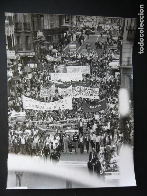 Alte Fotografie: MADRID MANIFESTACION CONTRA JORNADA PARTIDA BANCA ANTIGUA FOTOGRAFIA ORIGINAL 13 X 18 CM