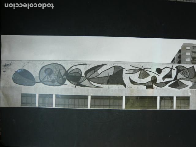 Fotograf&iacute;a antigua: MADRID PALACO CONGRESOS Y EXPOSICIONES MURAL DE MIRO ANTIGUA FOTOGRAFIA ORIGINAL 14 X 40 CM