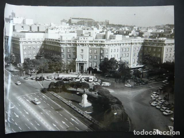 Alte Fotografie: MADRID INSTITUTO NACIONAL DE INDUSTRIA ANTIGUA FOTOGRAFIA ORIGINAL 18 X 24 CM
