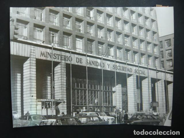 Alte Fotografie: MADRID MINISTERIO DE SANIDAD Y SEGURIDAD SOCIAL ANTIGUA FOTOGRAFIA ORIGINAL 18 X 24 CM