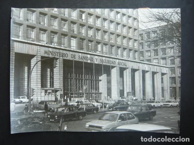 Fotograf&iacute;a antigua: MADRID MINISTERIO DE SANIDAD Y SEGURIDAD SOCIAL ANTIGUA FOTOGRAFIA ORIGINAL 18 X 24 CM