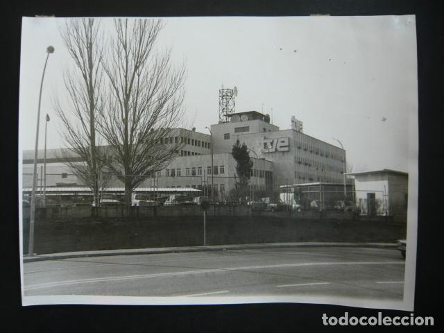 Antique Photography: MADRID PRADO DEL REY EDIFICIO DE TVE ANTIGUA FOTOGRAFIA ORIGINAL 18 X 24 CM
