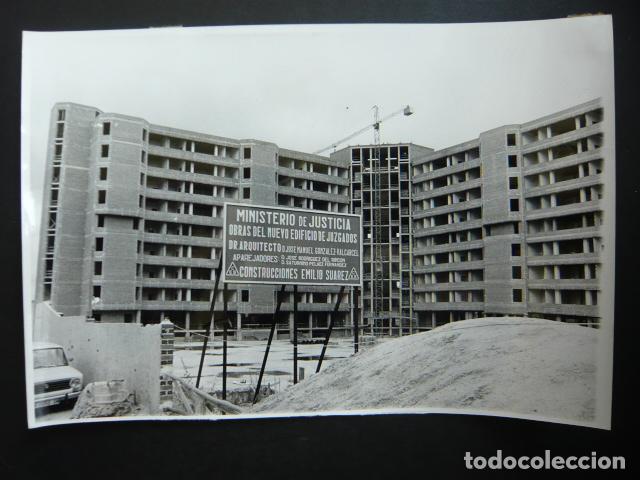 Fotografia antiga: MADRID CONSTRUCCION JUZGADOS DE PLAZA CASTILLA ANTIGUA FOTOGRAFIA ORIGINAL 18 X 24 CM