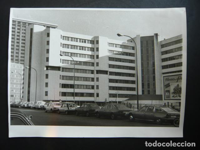 Alte Fotografie: MADRID EDIFICIO JUZGADOS PLAZA CASTILLA ANTIGUA FOTOGRAFIA ORIGINAL 18 X 24 CM