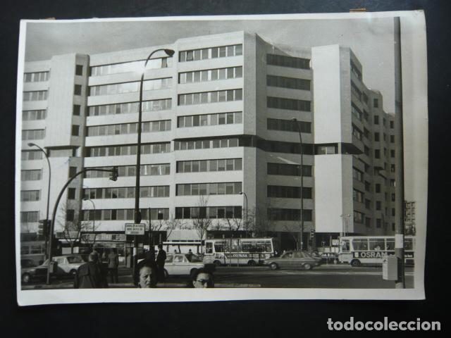 Alte Fotografie: MADRID EDIFICIO JUZGADOS PLAZA CASTILLA ANTIGUA FOTOGRAFIA ORIGINAL 18 X 24 CM