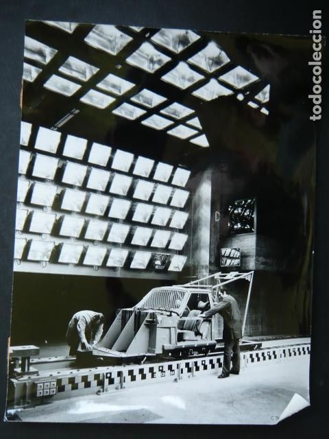 Fotograf&iacute;a antigua: SINDELFINGEN FABRICA AUTOMOVILES DAIMLER BENZ ANTIGUA FOTOGRAFIA ORIGINAL 24 X 18 CM