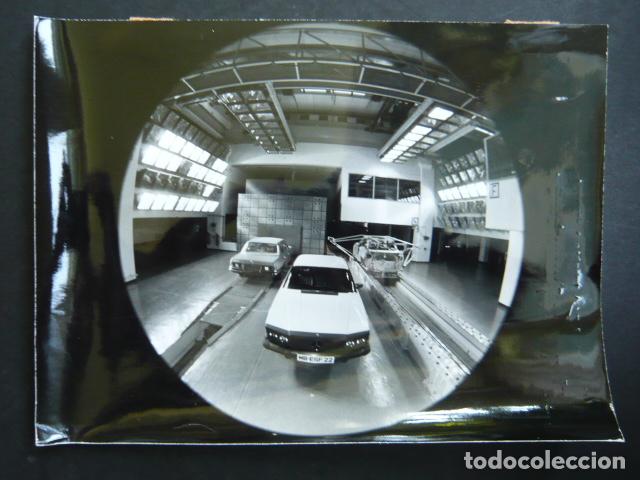 Fotograf&iacute;a antigua: SINDELFINGEN FABRICA AUTOMOVILES DAIMLER BENZ ANTIGUA FOTOGRAFIA ORIGINAL 24 X 18 CM