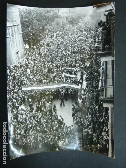 Fotografia antica: SEVILLA MANIFESTACION DEL DIA DE ANDALUCIA ANTIGUA FOTOGRAFIA ORIGINAL 18 X 24 CM