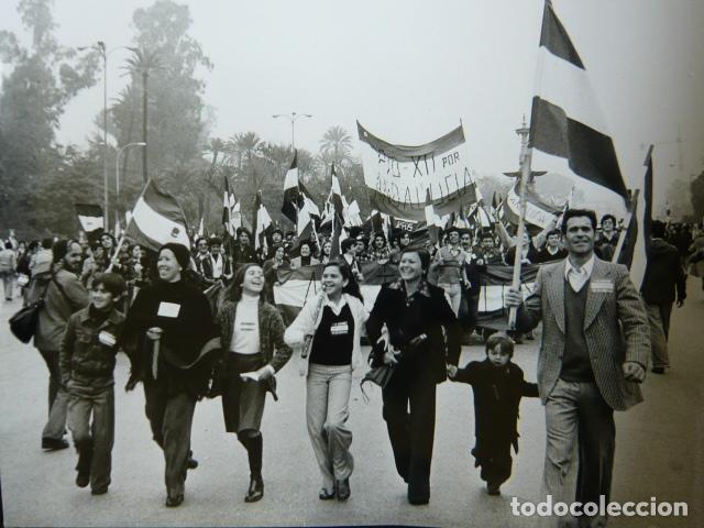 Fotograf&iacute;a antigua: SEVILLA MANIFESTACION DEL DIA DE ANDALUCIA ANTIGUA FOTOGRAFIA ORIGINAL 18 X 24 CM