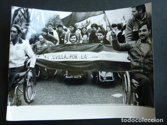 Alte Fotografie: SEVILLA MANIFESTACION DEL DIA DE ANDALUCIA ANTIGUA FOTOGRAFIA ORIGINAL 18 X 24 CM