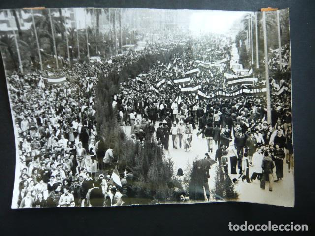 Fotograf&iacute;a antigua: MALAGA MANIFESTACION DEL DIA DE ANDALUCIA ANTIGUA FOTOGRAFIA ORIGINAL 14 X 21 CM