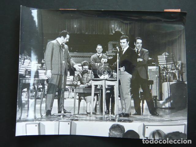 Fotograf&iacute;a antigua: FESTIVAL DE LA CANCION DE SAN REMO 1969 ANTIGUA FOTOGRAFIA ORIGINAL 18 X 24 CM