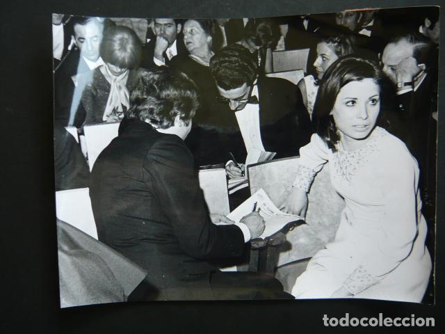 Fotograf&iacute;a antigua: FESTIVAL DE LA CANCION DE SAN REMO 1969 ANTIGUA FOTOGRAFIA ORIGINAL 18 X 24 CM