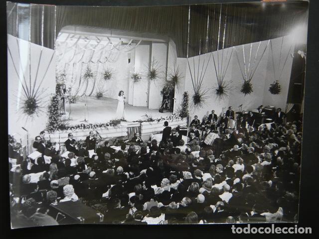 Fotograf&iacute;a antigua: FESTIVAL DE LA CANCION DE SAN REMO 1970 ANTIGUA FOTOGRAFIA ORIGINAL 18 X 24 CM